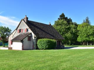 Holiday home with garden - Fontainejean - 9