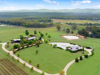 Lilies Luxe Suite on Lovedale with Private Heated Pool 5star - Lovedale - 1