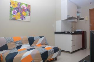 Warm and Cozy 2BR Apartment Woodland Park Residence By Travelio - 2