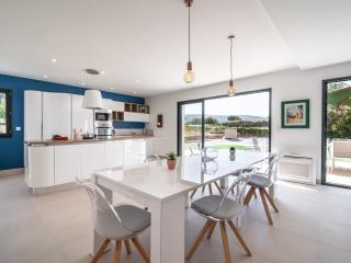 Contemporary villa with private pool - Beaufort - 8