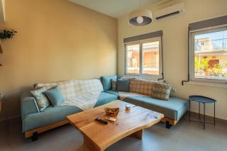 Upscale Modern Escape in the Historic Center - Kalamata - 5