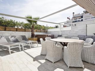 Sitges Spaces Mediterranean Apartments 4 bedroom, 4 bathroom, Huge Terrace, Jacuzzi- Sleeps 9 - 9