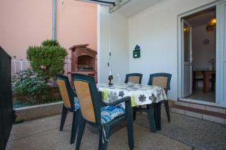 Apartments Mala Karla 1685 - Seget Vranjica - 2