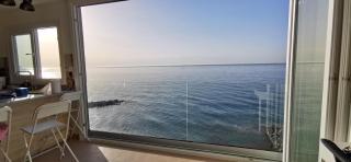 LA PERLA CRUISE Apartment on Private Beach, Modern with Aircon & wifi - 8