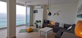 LA PERLA CRUISE Apartment on Private Beach, Modern with Aircon & wifi - 9