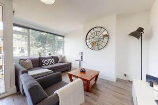 Amazing 3 Bedroom Flat - 4mins to tube station - 1