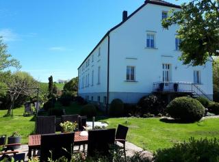Altes Bauernhaus im Grünen - 0