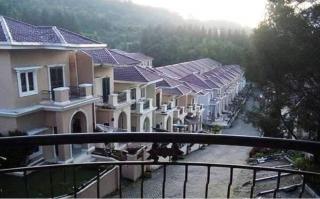 Villa Berastagi Resort V25 depan Kolam Renang - 0