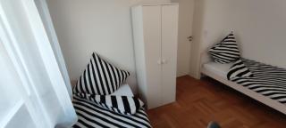 Schöne, renovierte und optimal gelegene Wohnung - Weißkirchen - 4