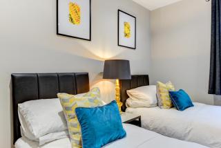 GF flat sleeps 4, parking for Contractors by Eagle Owl Stays - Crawley - 2