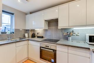 GF flat sleeps 4, parking for Contractors by Eagle Owl Stays - 6