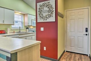Vibrant Holiday Hills Resort Condo with Balcony - Branson - 4