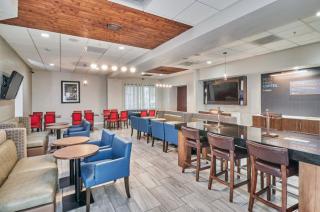 Holiday Inn Express Hotel & Suites Clearwater US 19 North by IHG - Clearwater - 1