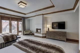 Platinum 4 Bedroom Vacation Rental In The Heart Of Vail That Includes Ski Valet, Ski Deck, Rooftop Pool, Panoramic Views - Vail - 3