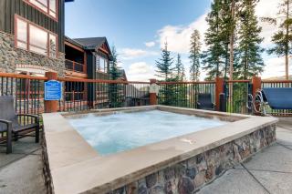 Luxury 2 Bedroom Ski in, Ski Out Mountain Vacation Rental Just Steps from the Snowflake Ski Lift in Breckenridge - Breckenridge - 0