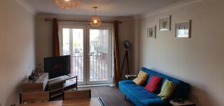 Garland Modern Apartment Tilbury with Parking - 6