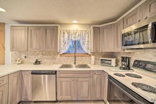 Cozy Mountain Retreat with Deck about 3 Mi to Mount Snow - West Dover - 3