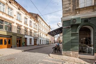 Next to Opera Apartment - Lviv - 8