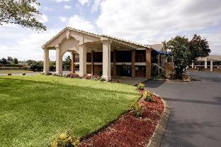 Americas Best Value Inn & Suites in Murfreesboro - 4
