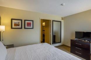 Clarion Inn & Suites Evansville Eastland Area - 3