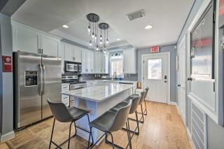 Modern Retreat about half Mi to Bryant-Denny Stadium - 9