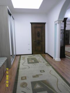 Vip апартаменты три квартиры на одной площадке одна 3х комнатная с 2мя санузлами площадью 140м2 две 2х комнатные площадью по 100м2 - 4