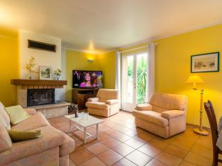 Holiday Home in Noves with Swimming Pool - Noves - 2