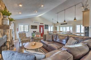 Bright Wintergreen Resort Home Deck and Grill! - 6