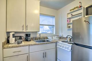 Sun-Soaked Coastal Hideaway - Steps to Beach! - Clearwater Beach - 3