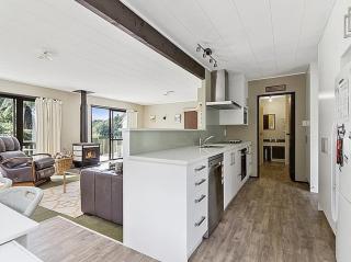 Lake House and Studio - Lake Rotoiti Holiday Home - 5
