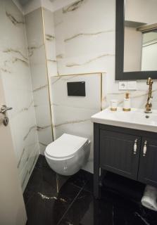 Small paradise by the old bridge - 6