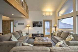 Logan Road Lookout, Lincoln City Home with Game Room - 3