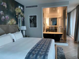 EXchange Hotel Vancouver - 1