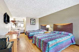 Super 8 by Wyndham Fredericksburg - Fredericksburg - 9