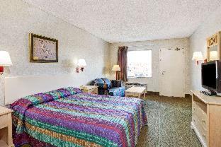 Super 8 by Wyndham Fredericksburg - Fredericksburg - 6