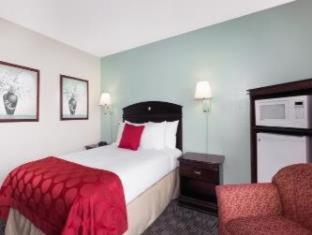 Ramada by Wyndham Pelham - 4