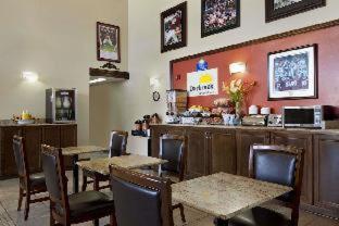 Days Inn & Suites by Wyndham Tuscaloosa - Univ. of Alabama - Tuscaloosa - 3