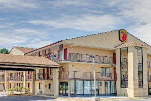 Super 8 by Wyndham Fredericksburg - Fredericksburg - 4