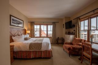 Large 3 bedroom 4 bathroom Condo in Mountaineer Square condo - 1