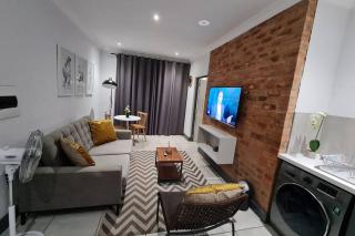Upmarket one-bedroom apartment at Menlo Park - Pretoria - 0