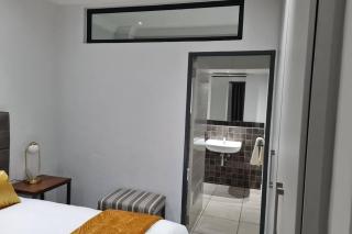 Upmarket one-bedroom apartment at Menlo Park - Pretoria - 7