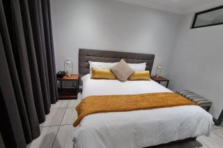 Upmarket one-bedroom apartment at Menlo Park - Pretoria - 1