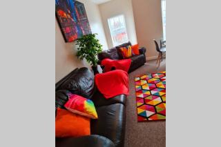 Ample Comforts, Centrally Located, Town Centre - Warrington - 7