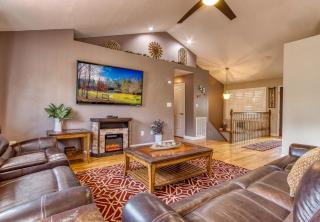 Saddleback Retreat, Game Room, Hot Tub, WIFI, 1089 FREE tickets each paid day, Dollywood and More - Sevierville - 1