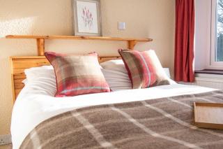 Long Byres Holiday Cottages - 1