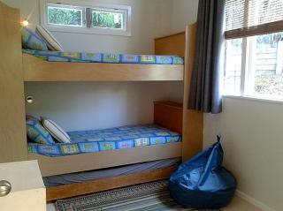 Waiwurri - Waiheke Holiday Home - Palm Beach - 2