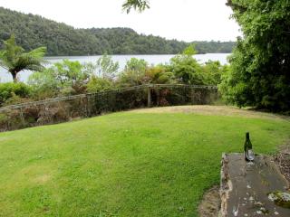 Lake Rotoehu Accommodation - Lake Rotoehu Home - Rotoiti - 0