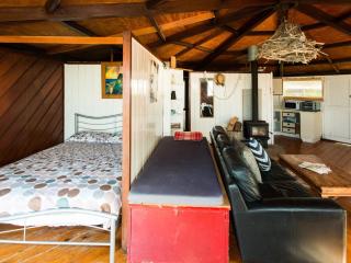 Kiwiana Bach - Ocean Beach Bach - 3