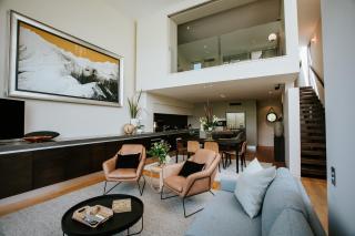 Lake Edge - Sleeps 6 - Centrally Located - Lake & Mountain Views - Wanaka - 2
