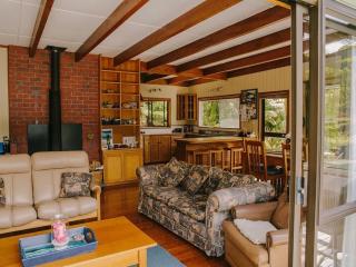 Lanza Retreat - Penzance Bay, Tennyson Inlet Home - - 5
